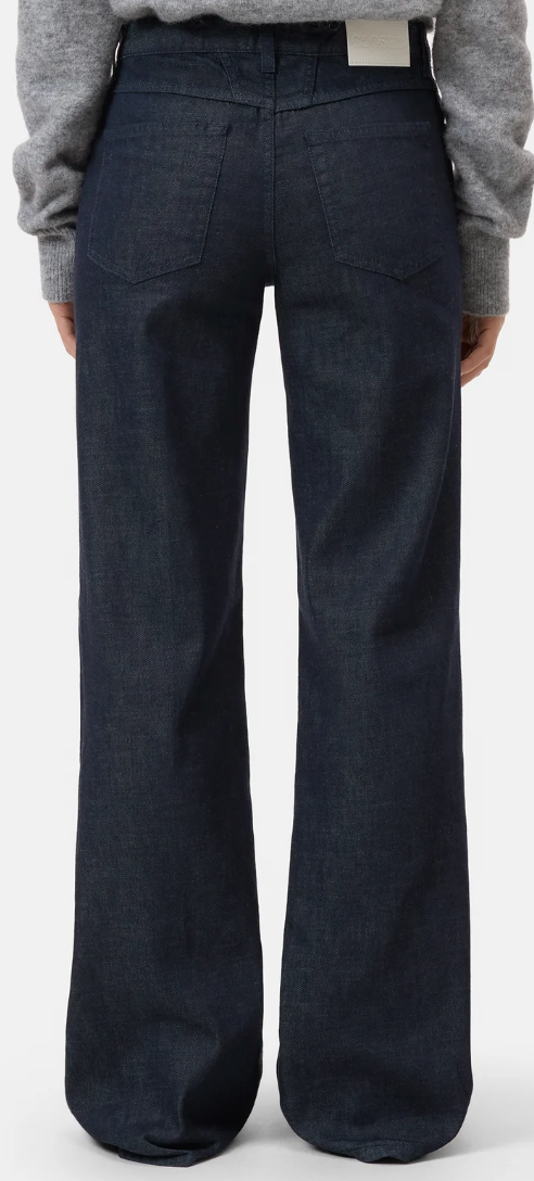 Closed Gillan Dark Blue
